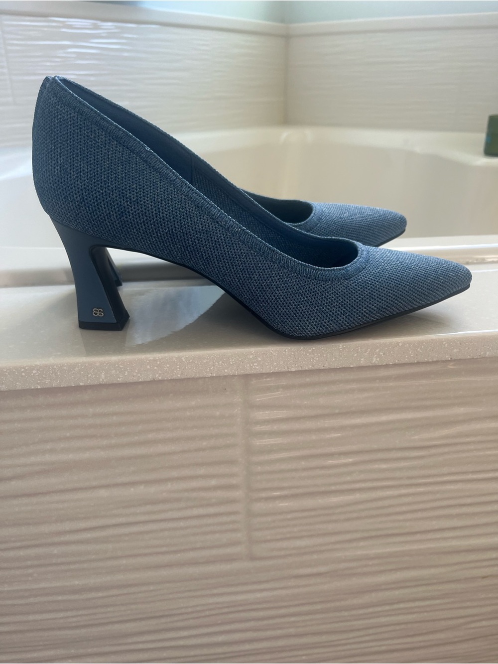 Pointed-Toe Blue Mid-Heel Pumps